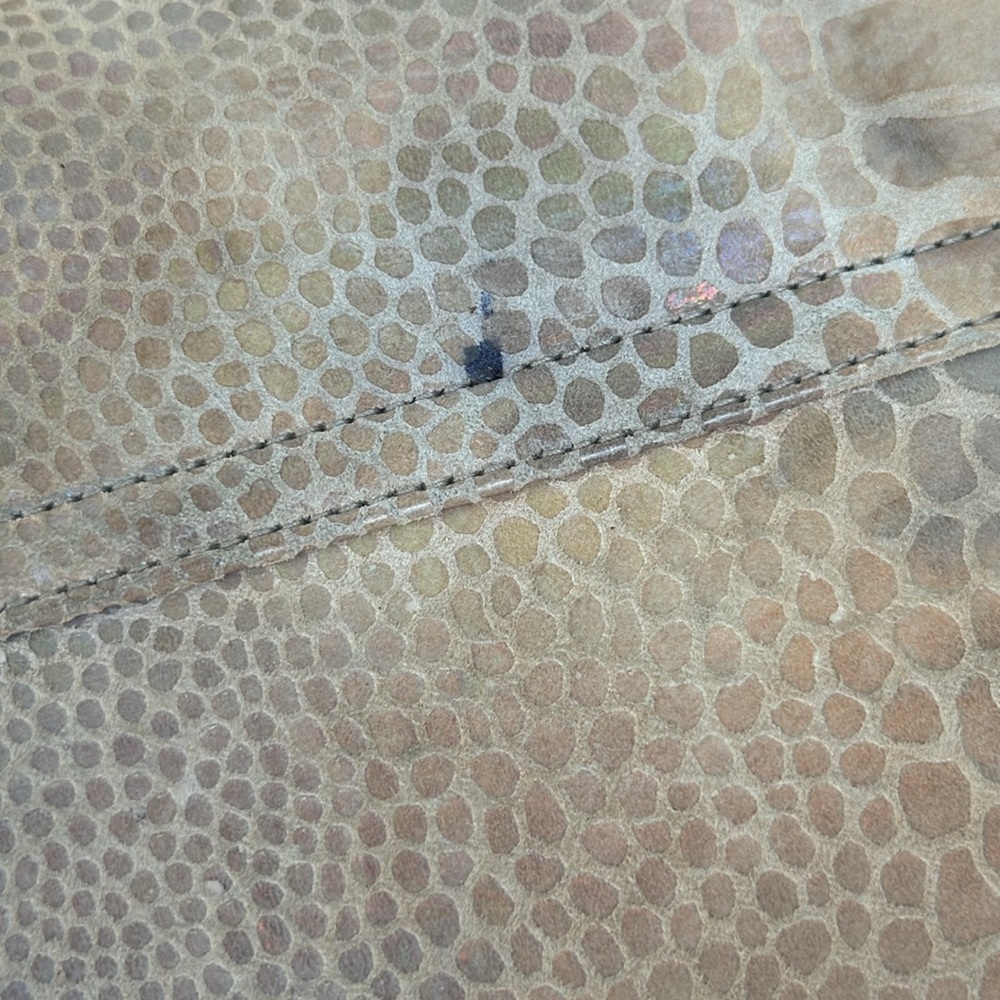 Stuart Weitzman Beige Snake Skin Embossed Small F… - image 5